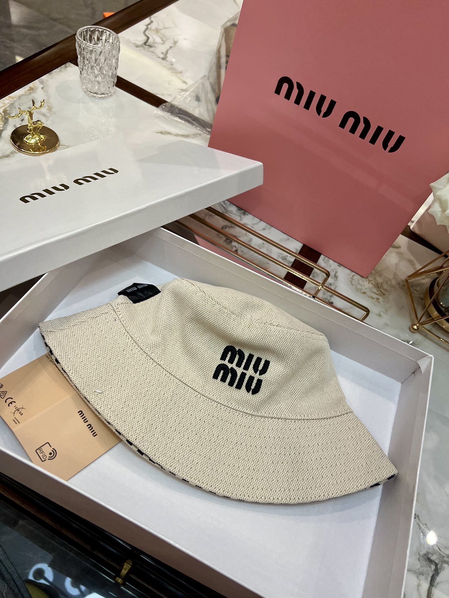 miu miu hat model 03